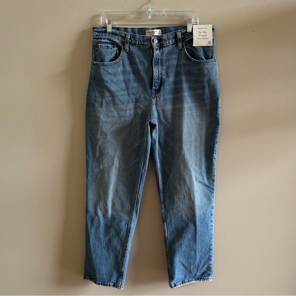 Abercrombie & Fitch Ultra High Rise ‘90s Straight Jean
